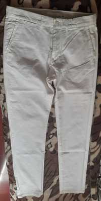 Pantaloni diferite modele