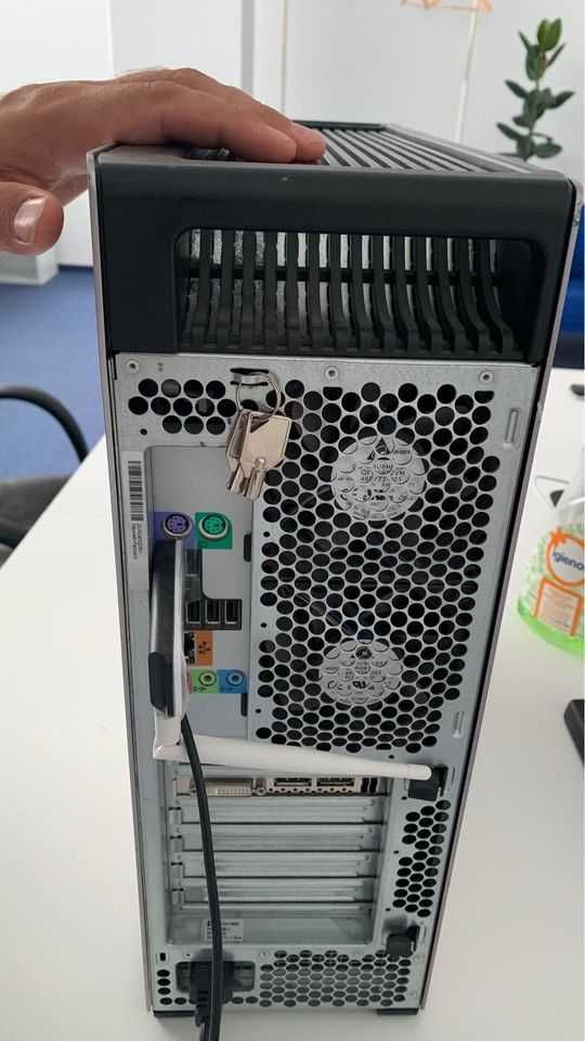PC Desktop HP Z600 2x2.4Ghz 32GB SSD 120GB + 500GB SATA