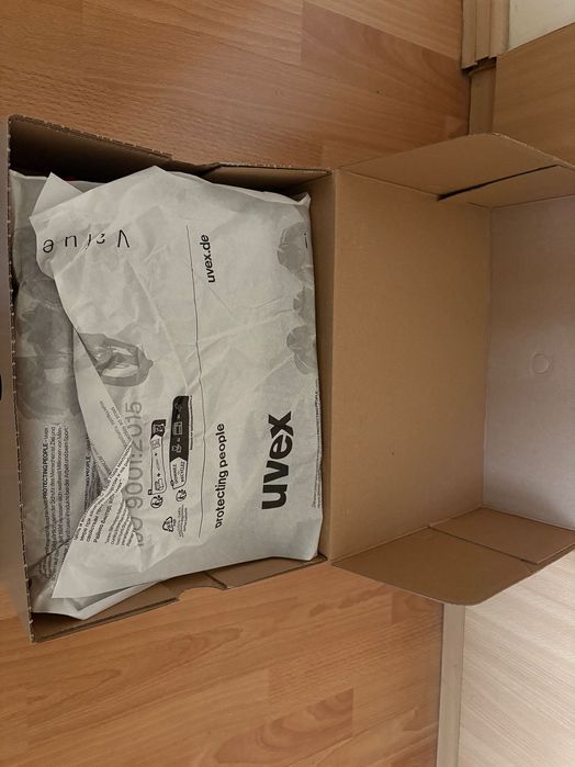 Високи работни обувки UVEX S3