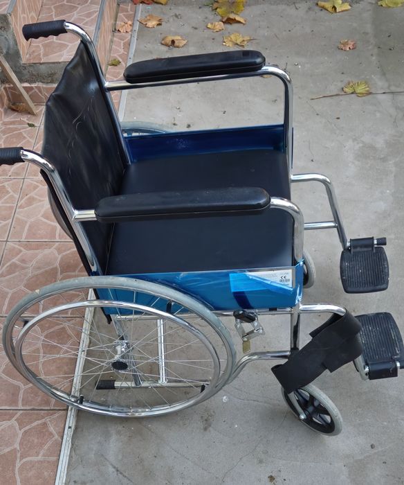 Vând cărucior nou persoane cu handicap!