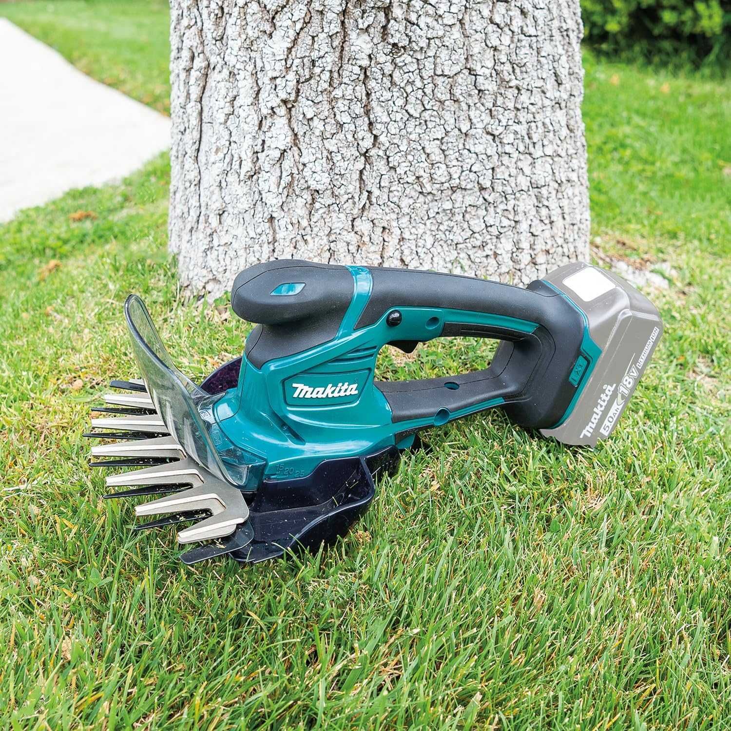 Makita DUM604ZX Акумулаторна ножица за трева, 16 см, 18 V