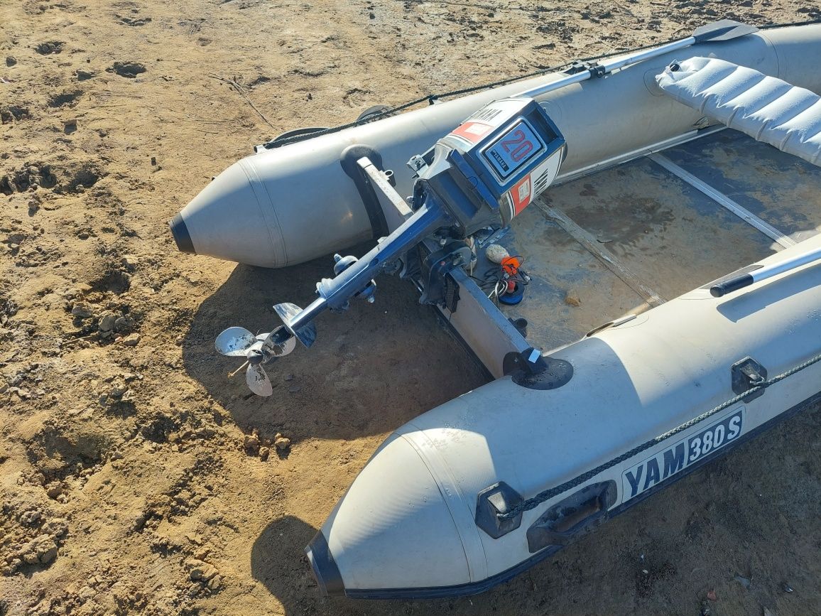 Лодка ямаха 380S