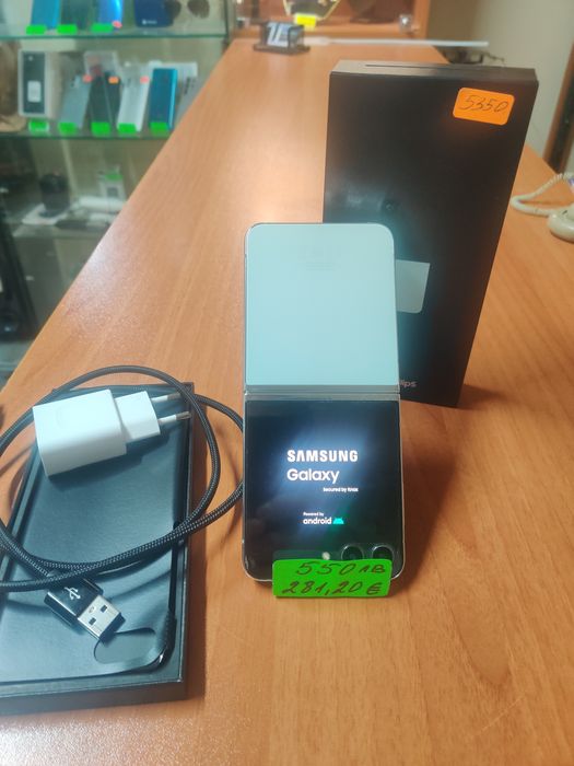Samsung Galaxy Z Flip5 5G 256GB 8GB RAM Dual