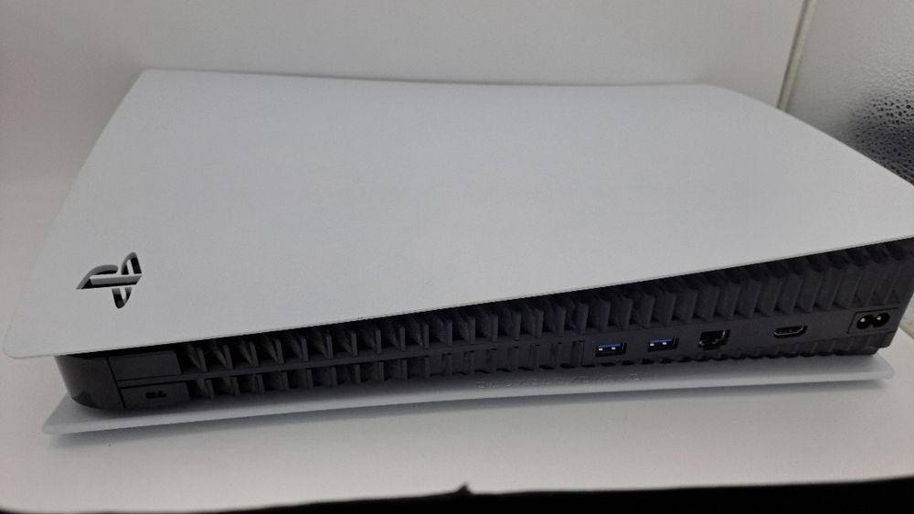 Ps5 in stare excelentă cu jocuri si cu 2 manete