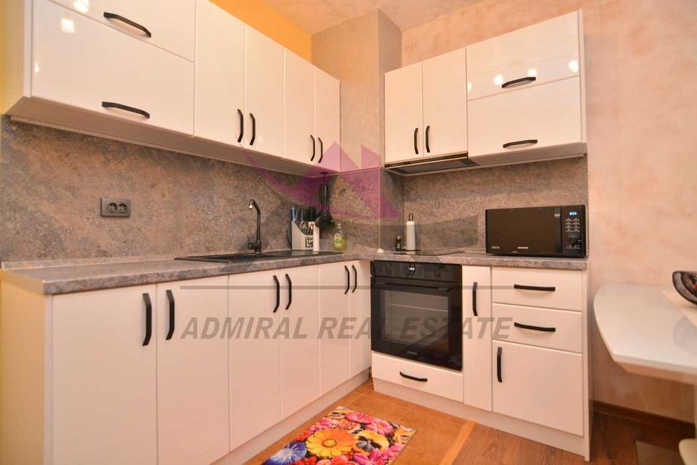 Продава се Двустаен апартамент в Варна, Левски - 80 кв.м за 2000 €/кв.м - Снимка #3