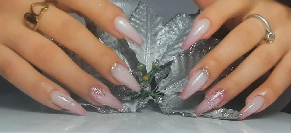 Unghii cu gel și semi