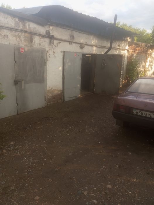 Продам три гаража вместе