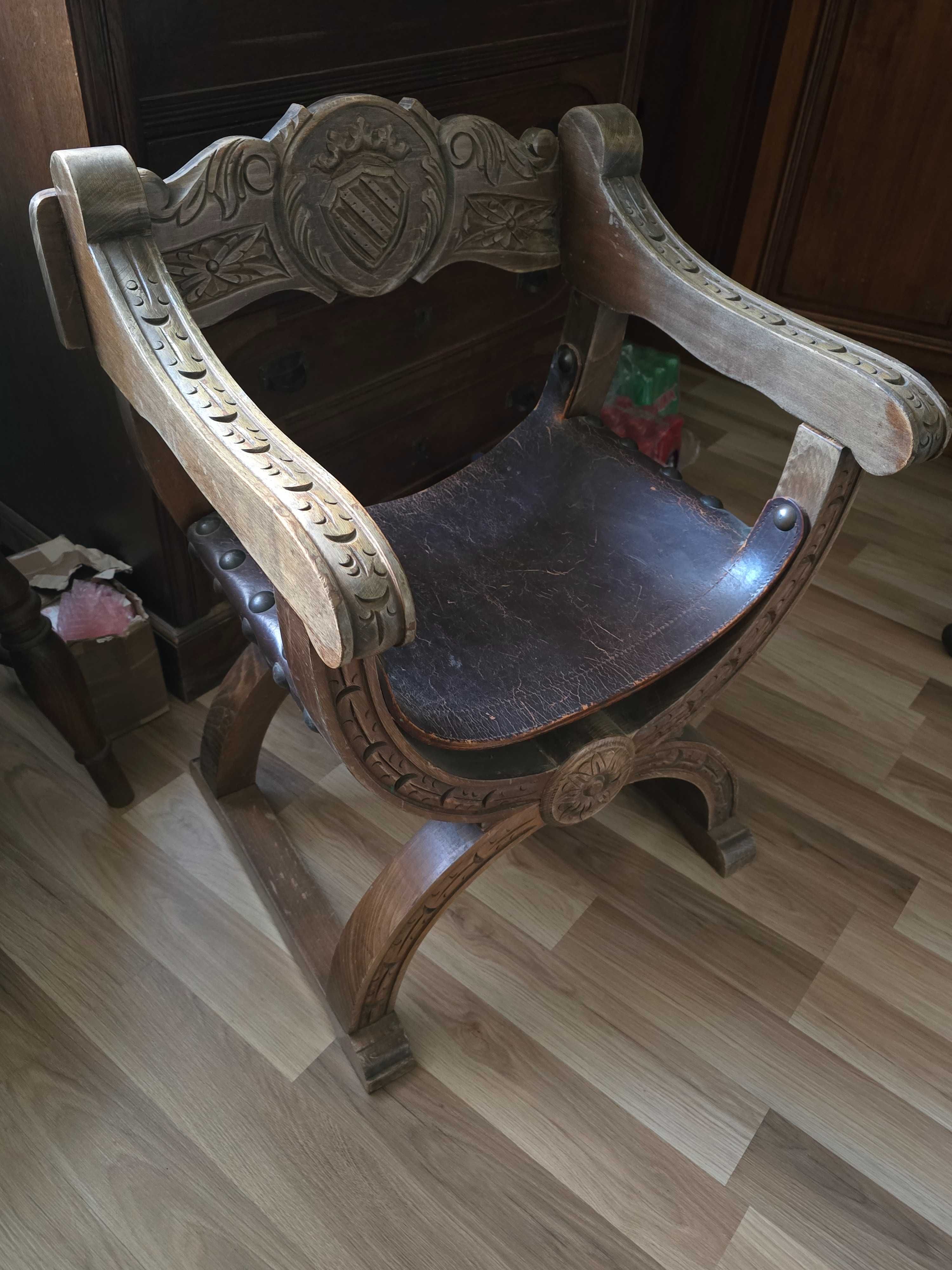 Стар рицарски стол.