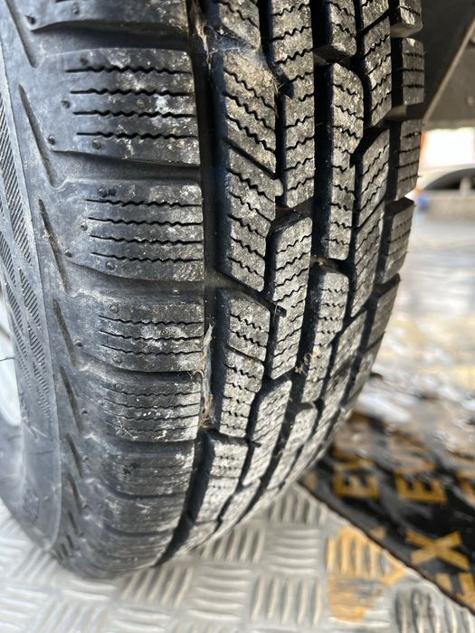 Ремарке за лек автомобил с стойка за мотори