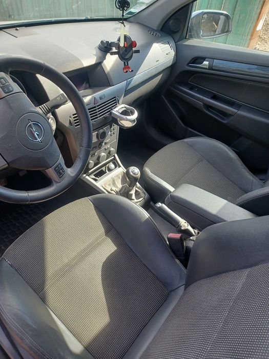 Vănd opel astra h