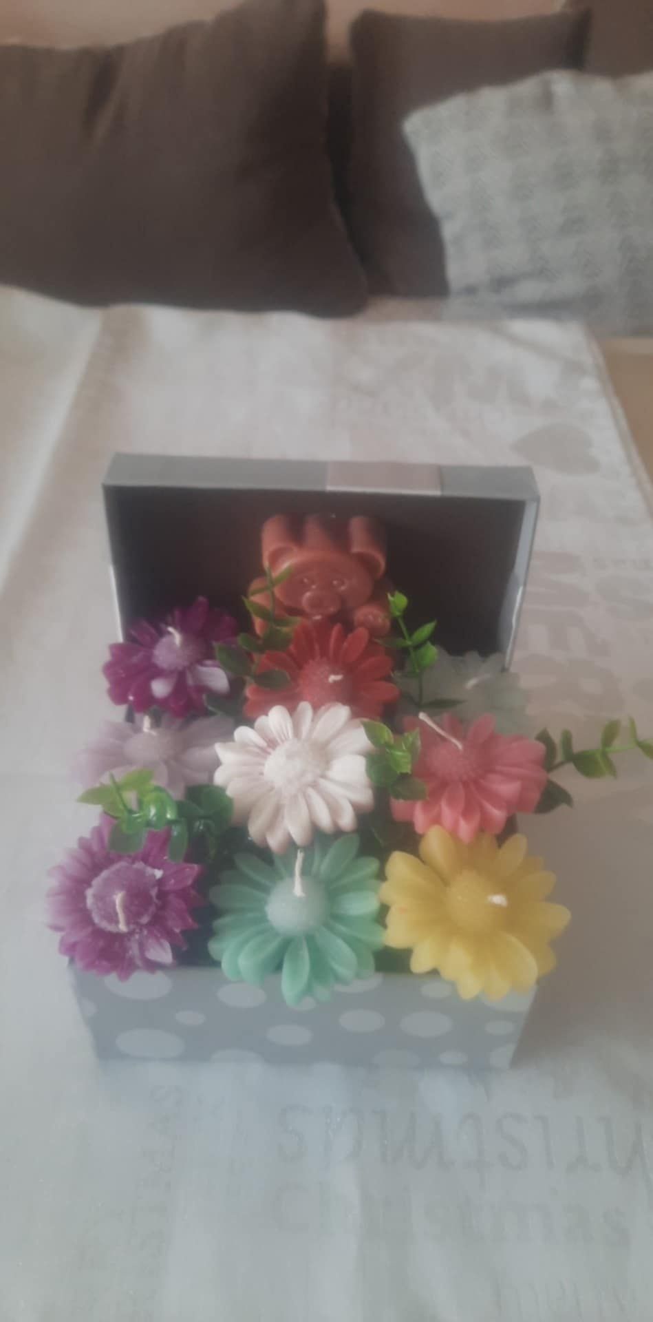 Малки букетчета и кутия