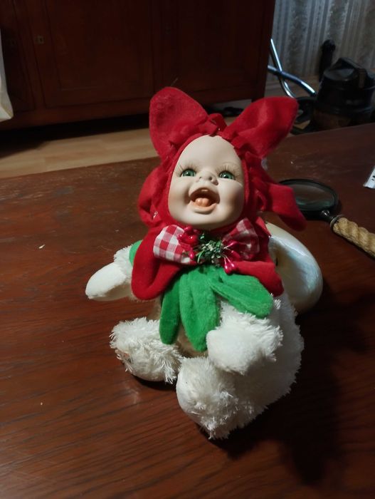 Кукла порцеланова