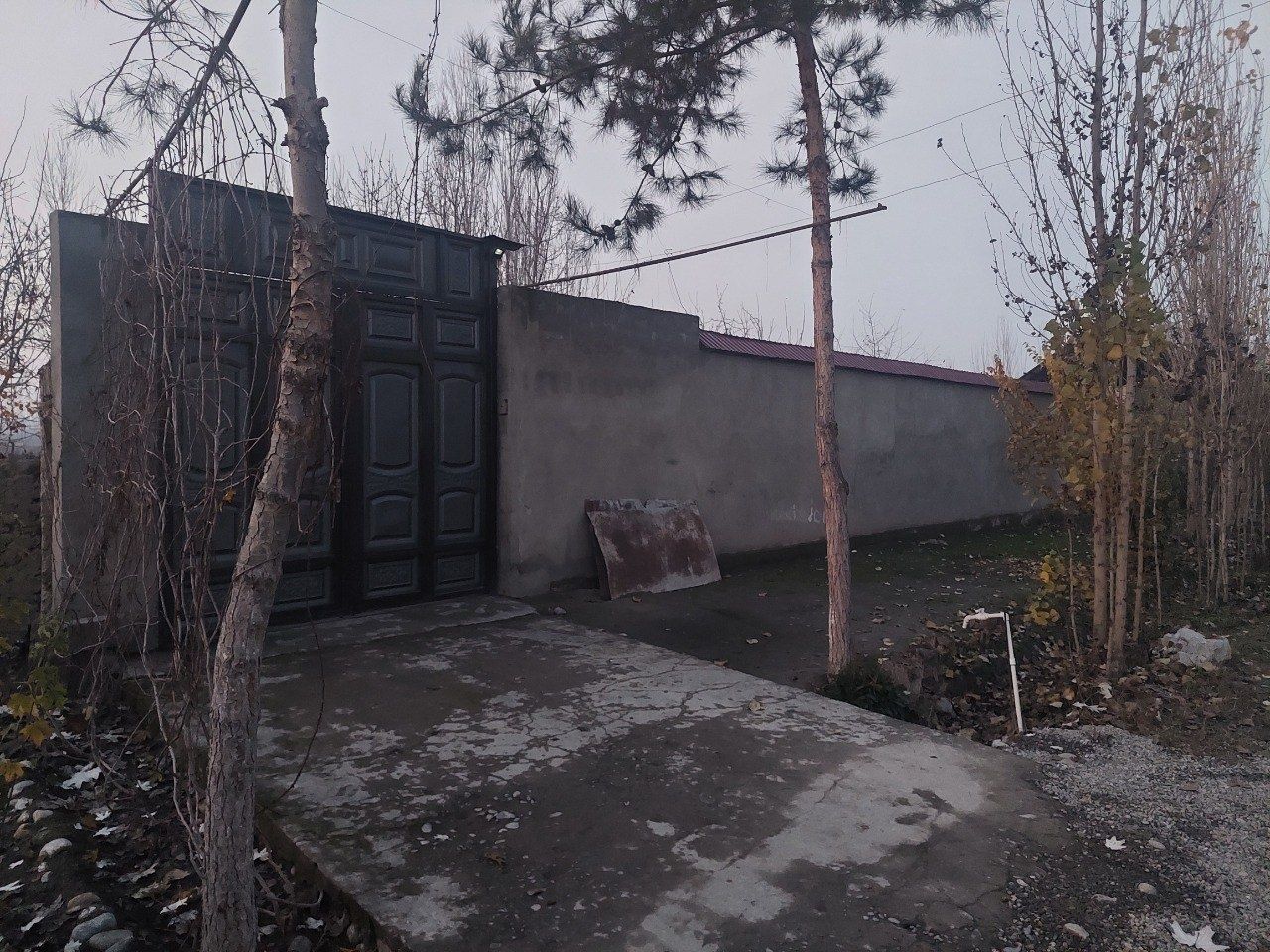 Ховли уй-жой сотилади