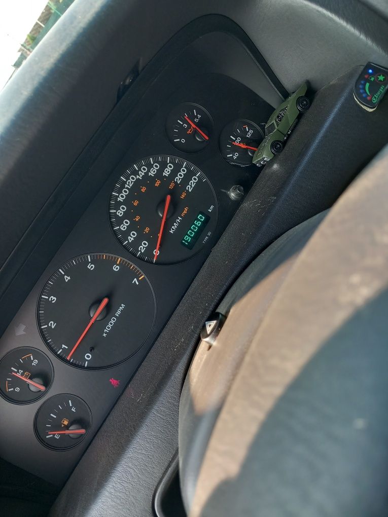Jeep Grand Cherokee 4.7 benzina vând  sau schimb