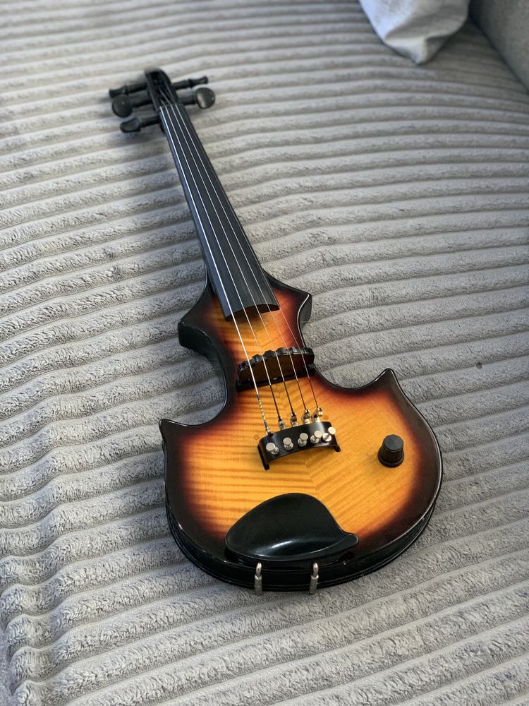 Vioara Zeta 5 corzi pe cuie