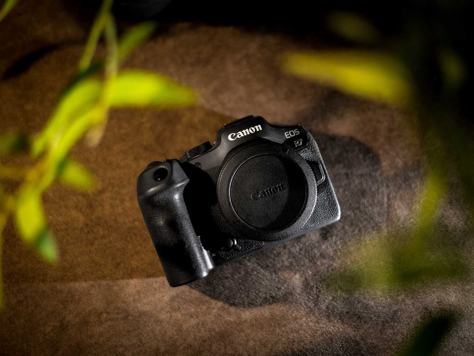 Vand Canon R7 + Accesorii si cutie