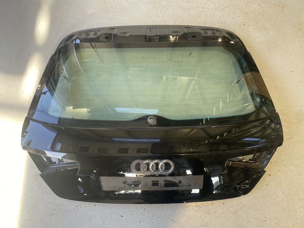 Haion cu luneta Audi A3 8V negru