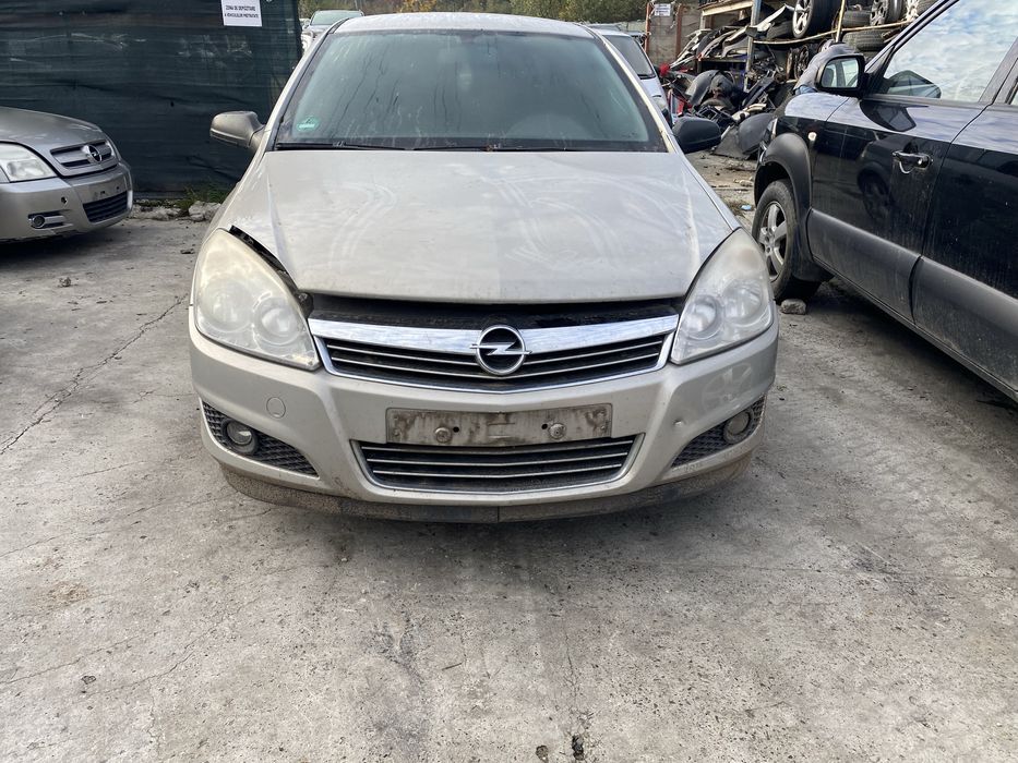 Dezmembrez Opel Astra H facelift 2009
