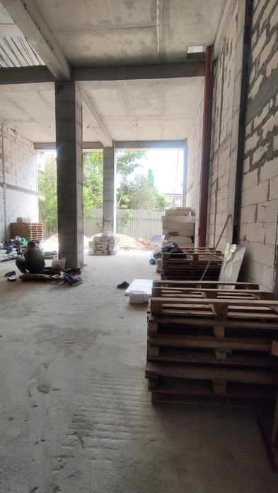 Продаётся ком. помещение 370 кв.м ЖК Italiano vero Садыка Азимова