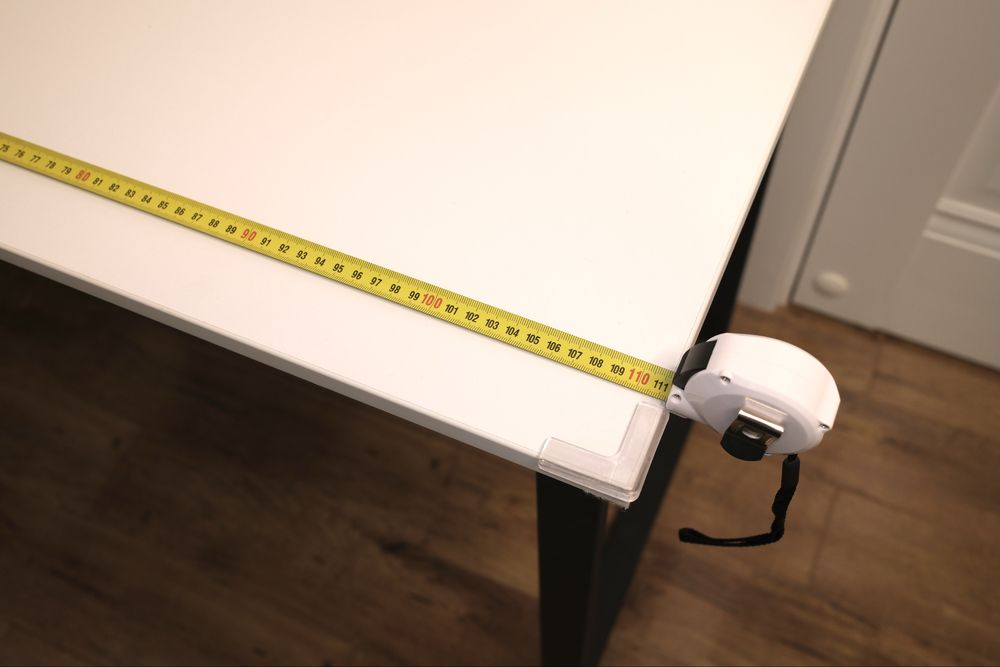 Продам белый стол в отличном состоянии