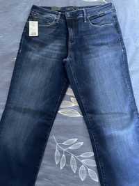 Продам новые женские джинсы