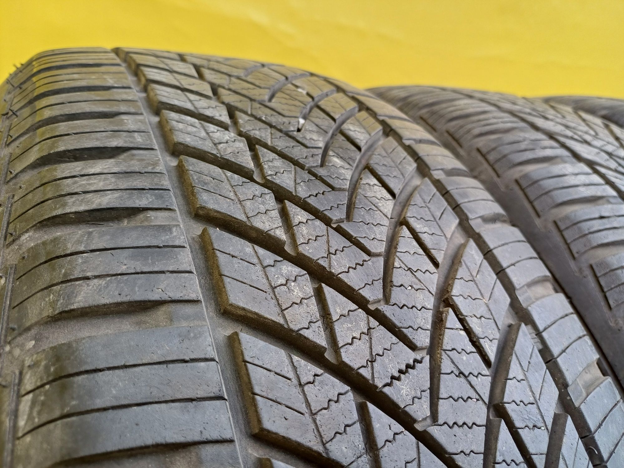 Шины 215/60 R16 Tracmax комплект.