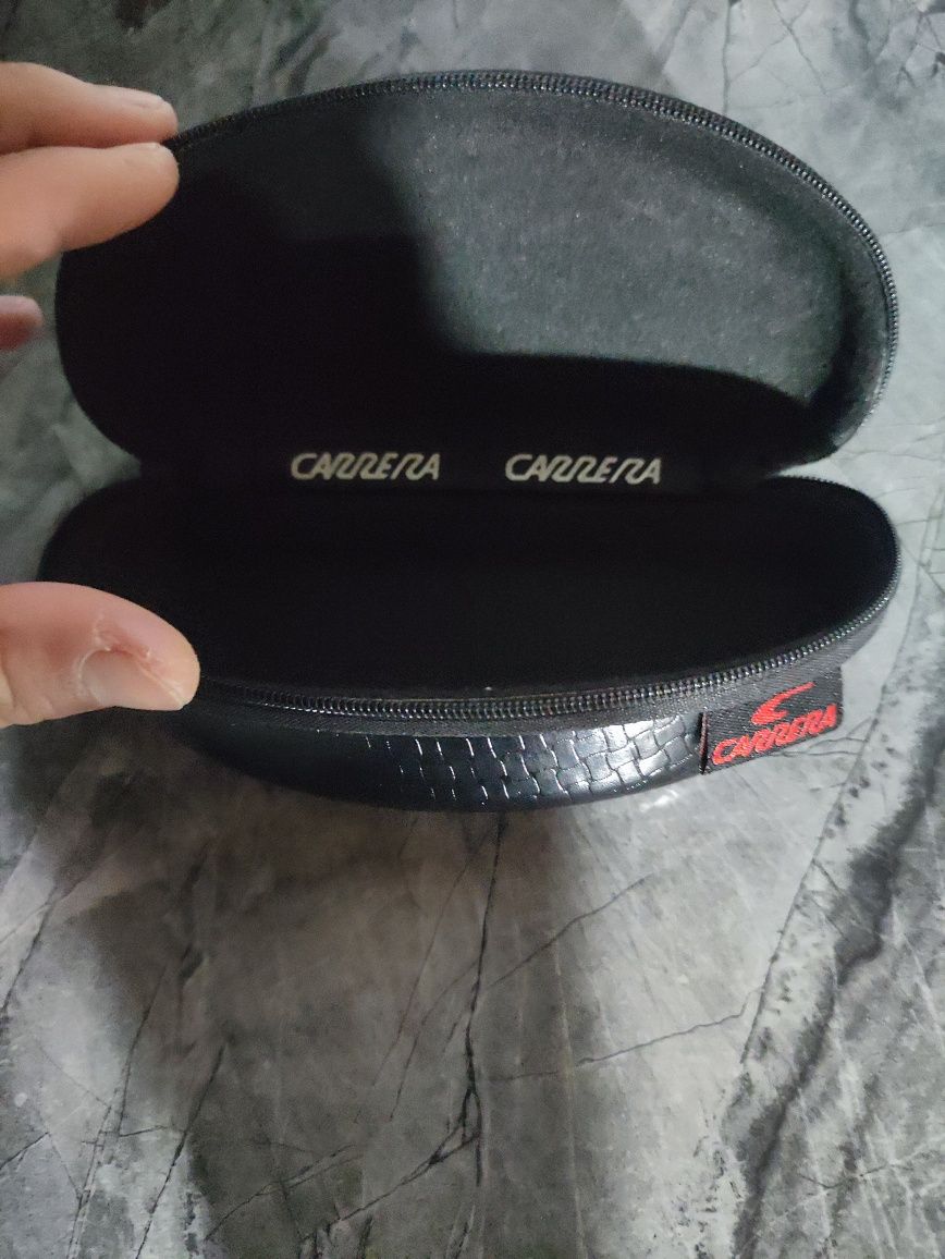Продавам слънчеви очила