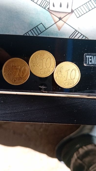 Евро центрове два 2002 година и един 1999 година