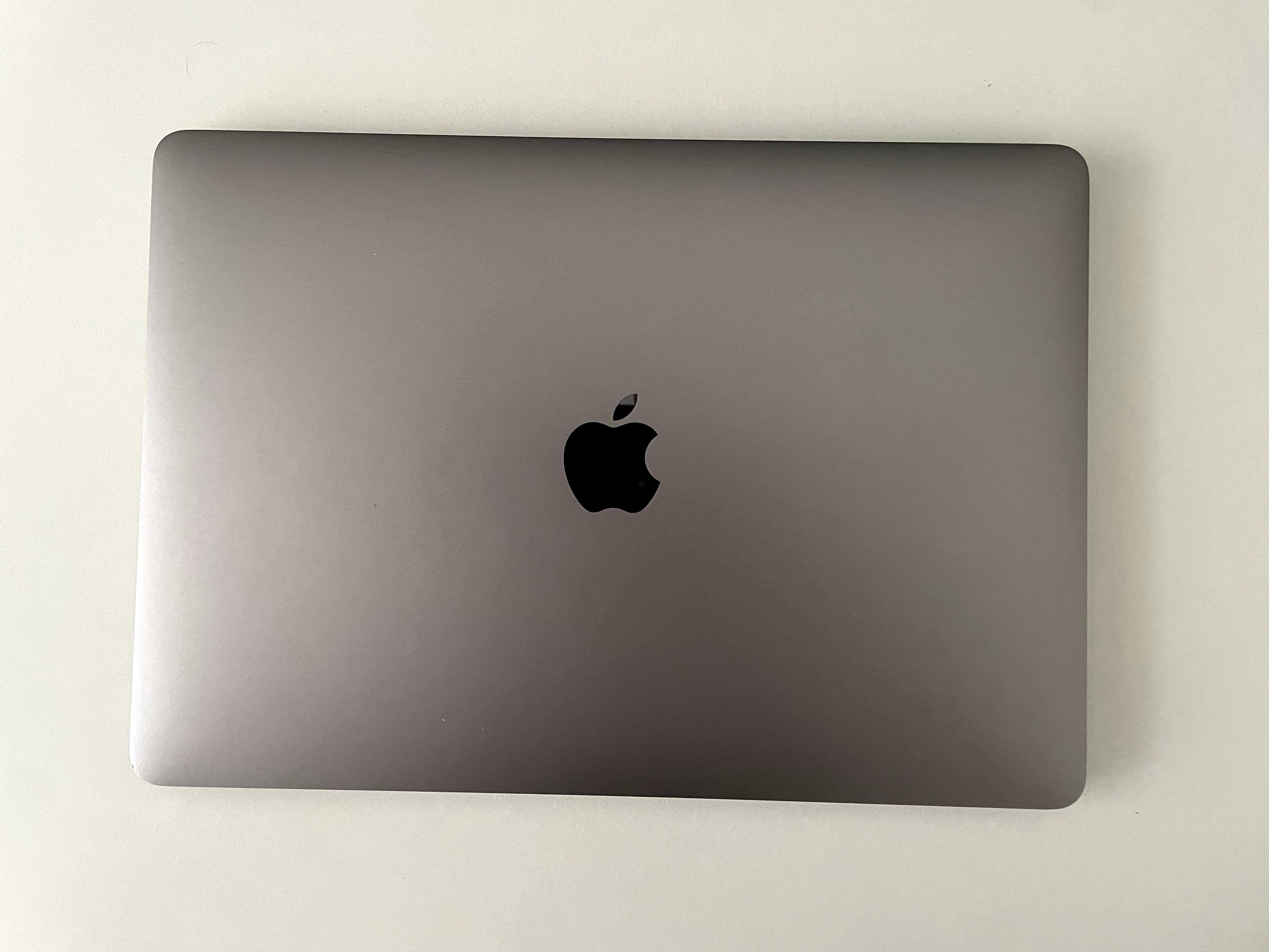 MacBook pro 13 2017г. 256 gb Touch Bar