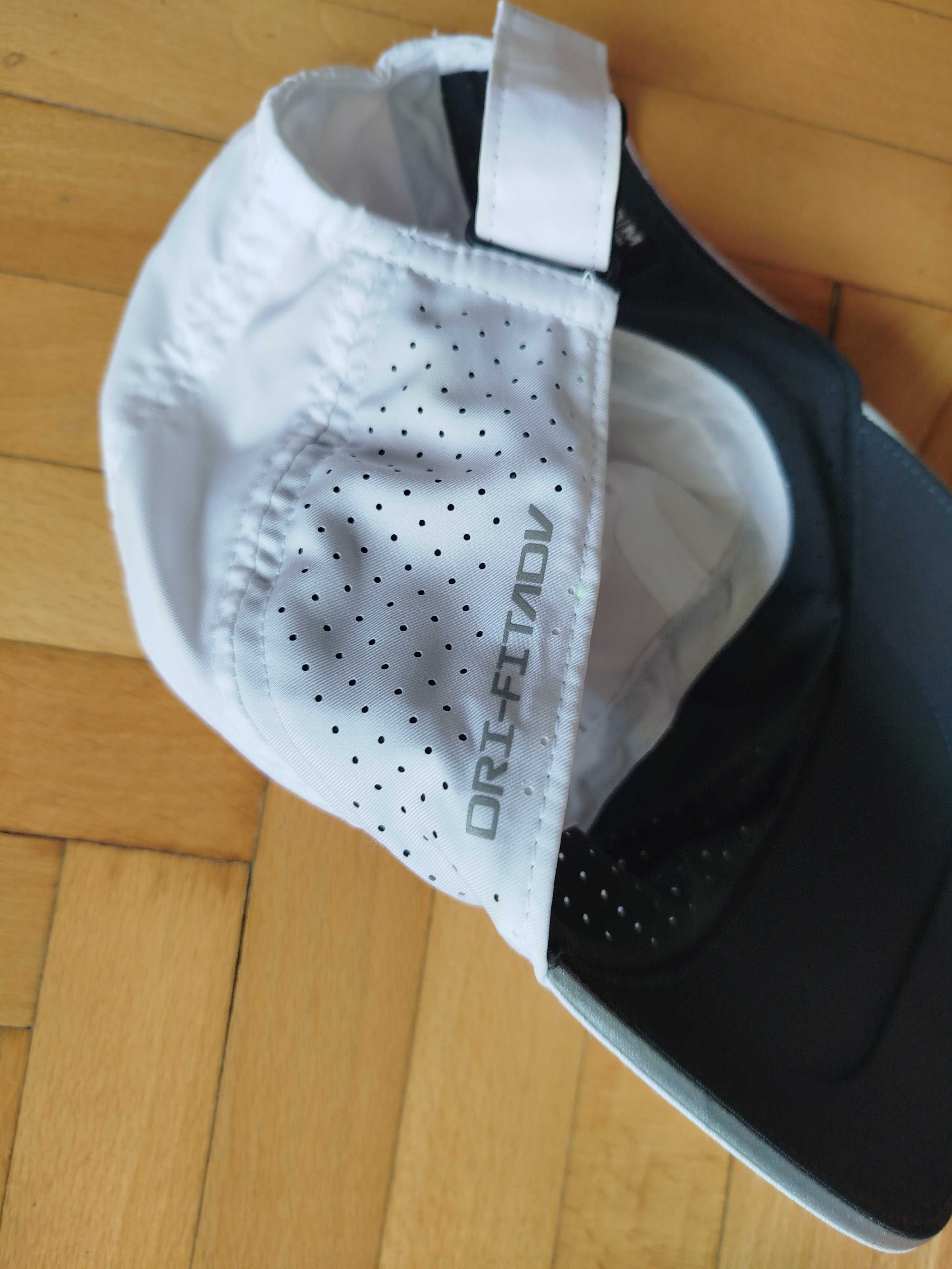 Дамска шапка Nike