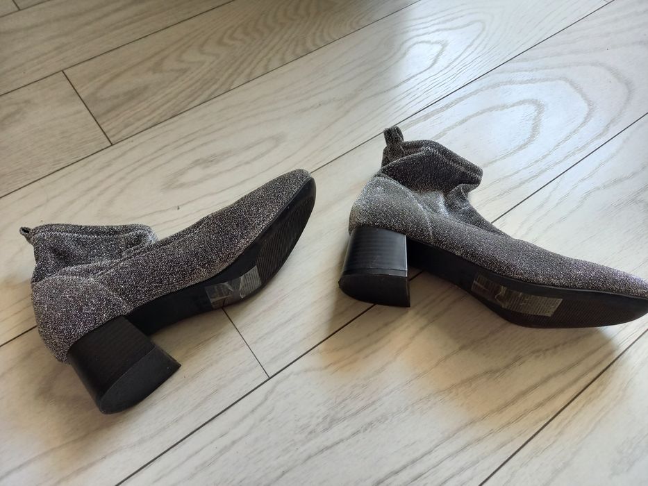 Vand cizme noi marimea 38