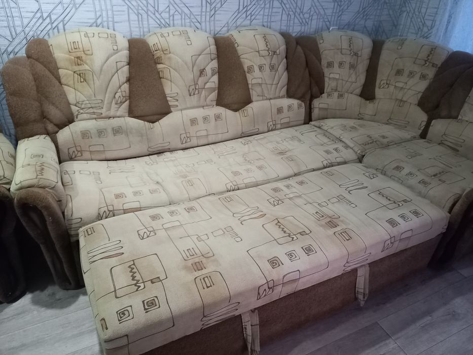 Диван угловой продам