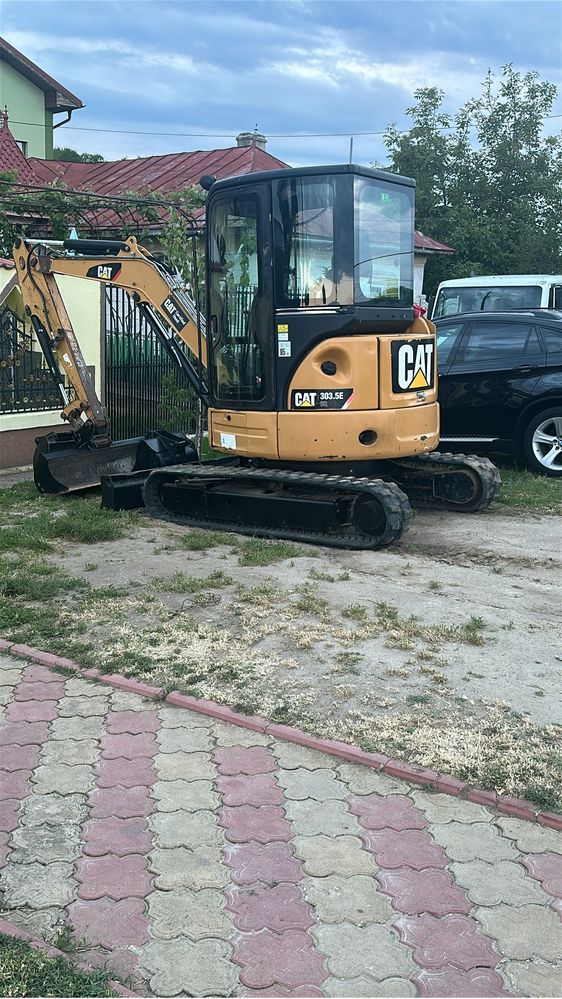 inchiriez Mini excavator de la 900 lei si Bobcat, Buldo excavator