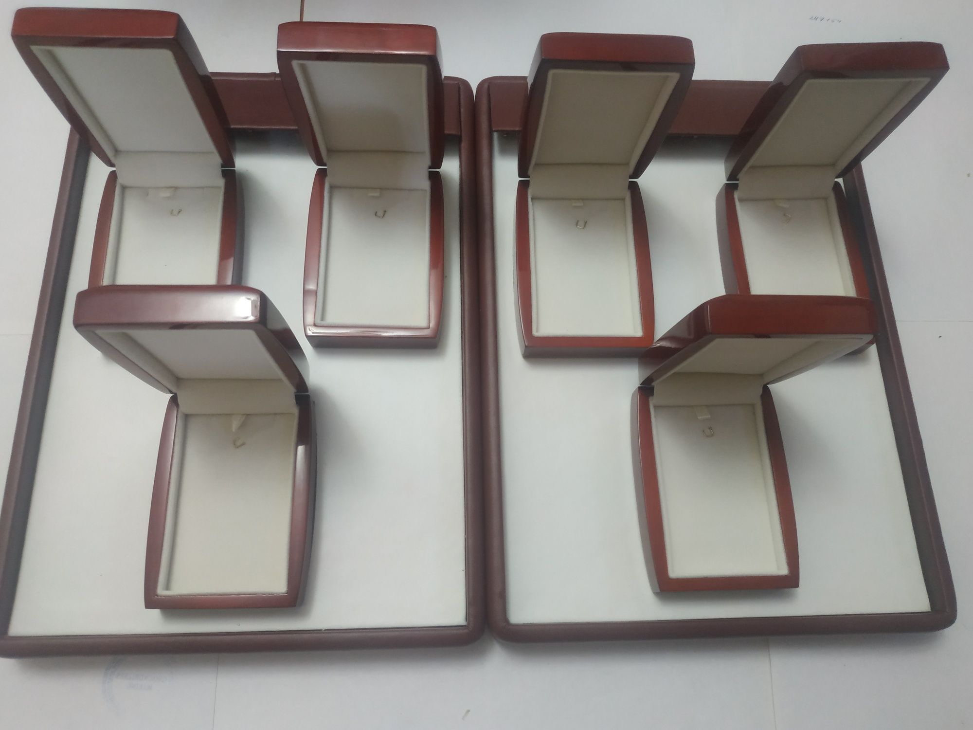 Подарочные коробки для ювелирных изделий: для цепочек.
