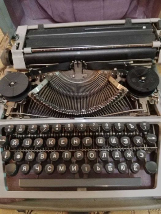 Винтажная пишущая машинка BUROMASCHINEN EXPORT GMBH, Mod. 30.