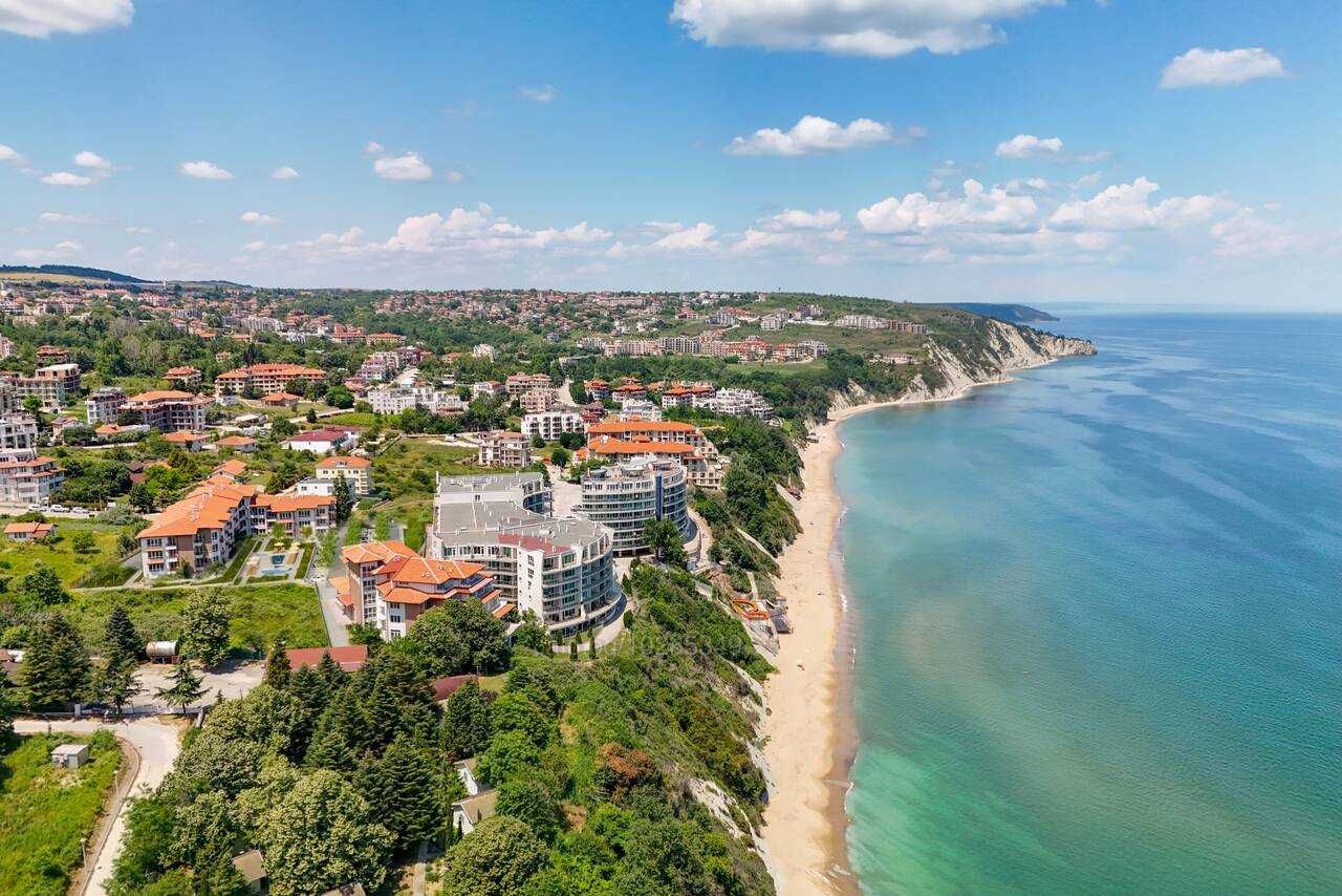 Страхотен панорамен пенхауз на Първа линия в Бяла