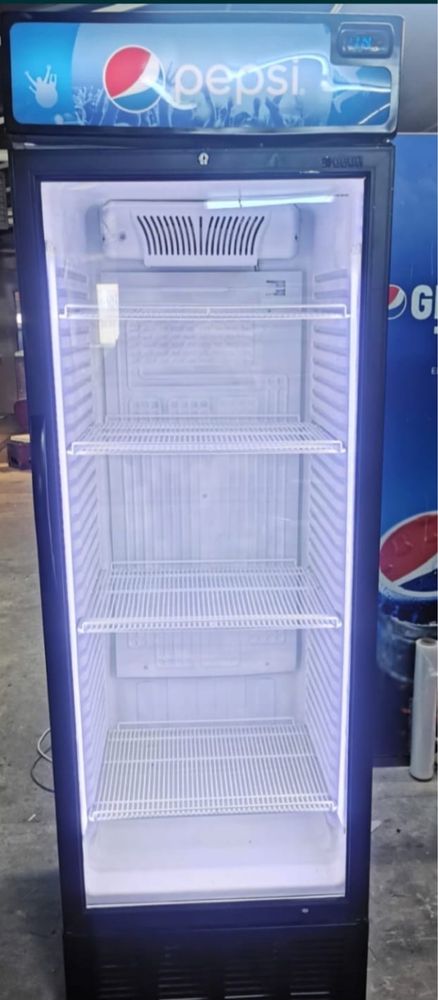 Vitrine Frigorifice Disponibile pentru Inchiriere