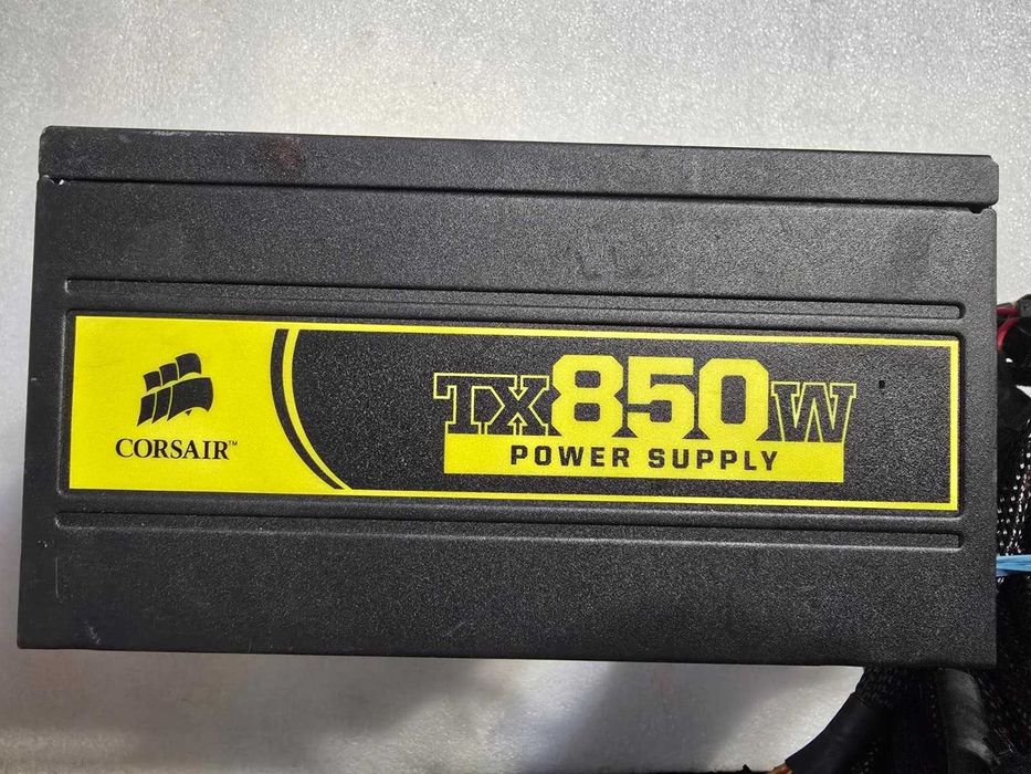 Sursa PC Corsair 850W CMPSU-850TX 4x PCI-E 8 pin Certificare 80+ 120mm