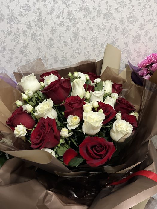 Гүлдер сатылады. Свежий кешегі