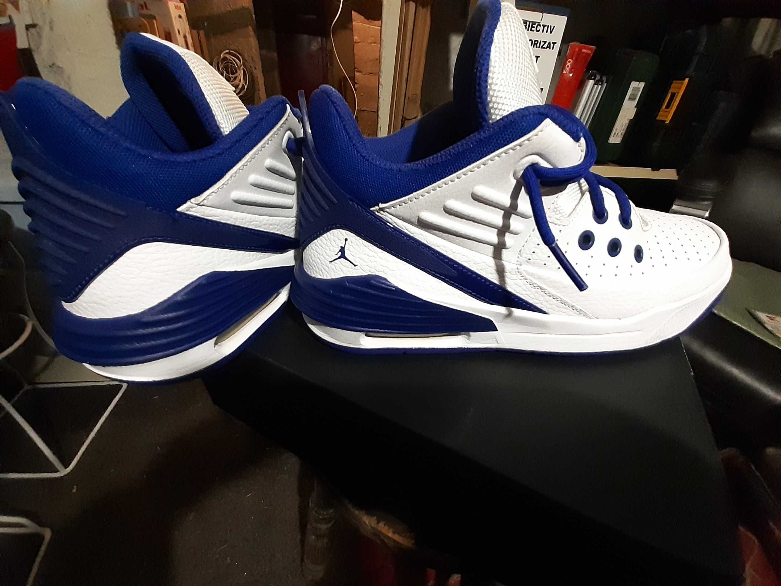 Vănd adidasi JORDAN MAX AURA 5/copii