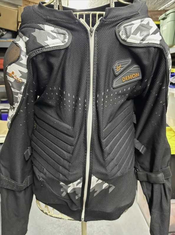 Armura Demon D3O Snowboard / Mtb Marime L