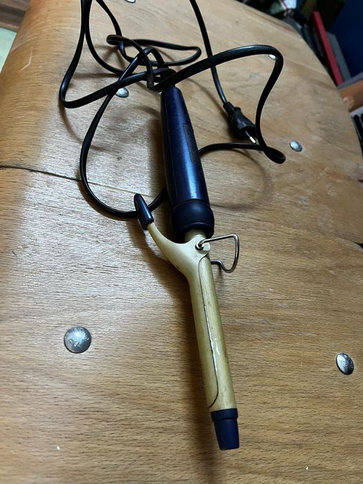 Vând scule pentru coafura.