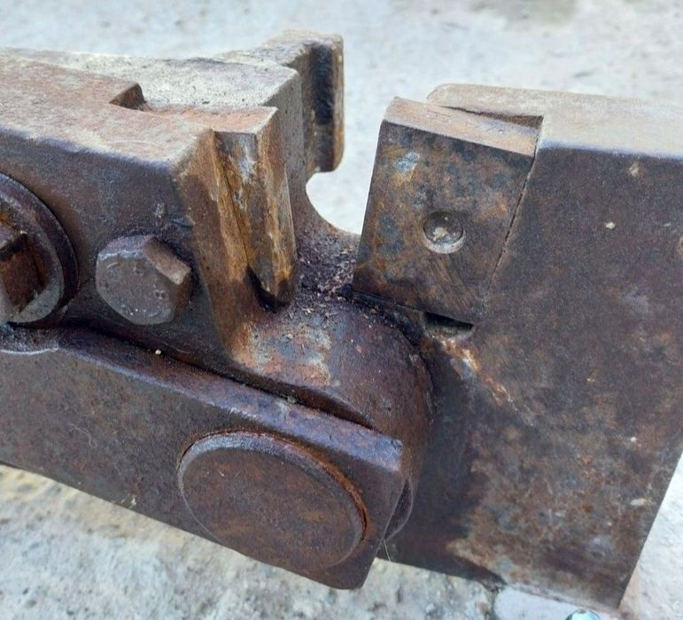 Ghilotina taiat fier