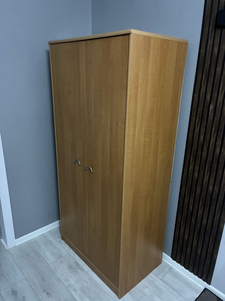 Плательный шкаф.