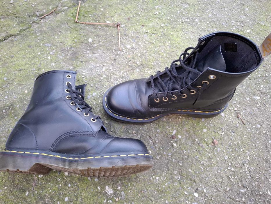 Bocanci de piele Dr. Martens, mărime 40-41