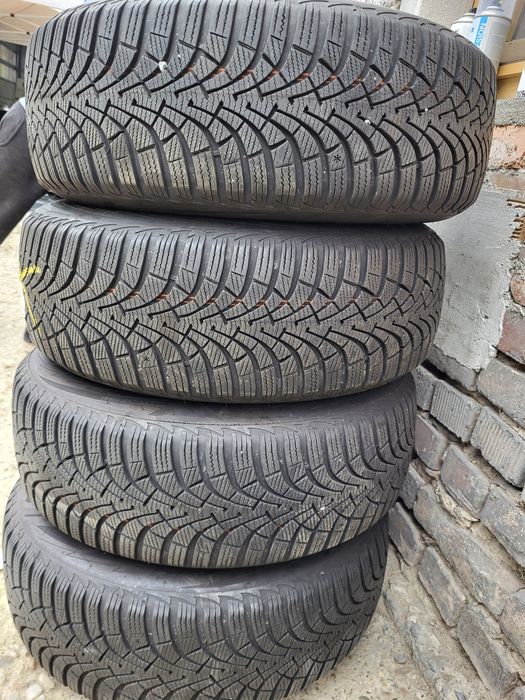 4 бр зимни 205/60/16 Goodyear