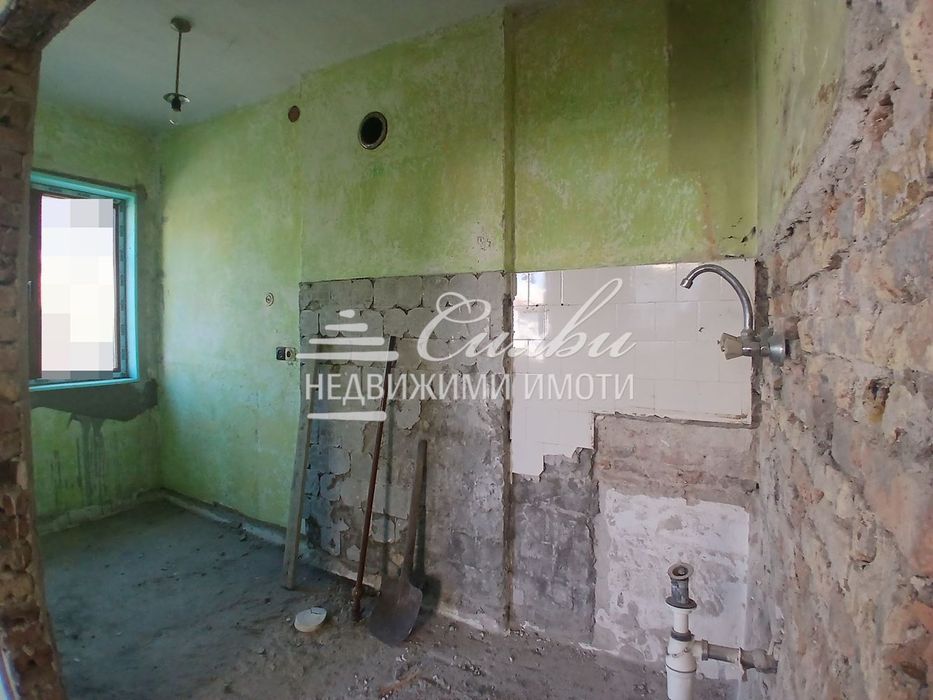 Етаж от ТУХЛЕНА къща на плоча с ГАРАЖ – кв. Добруджански.