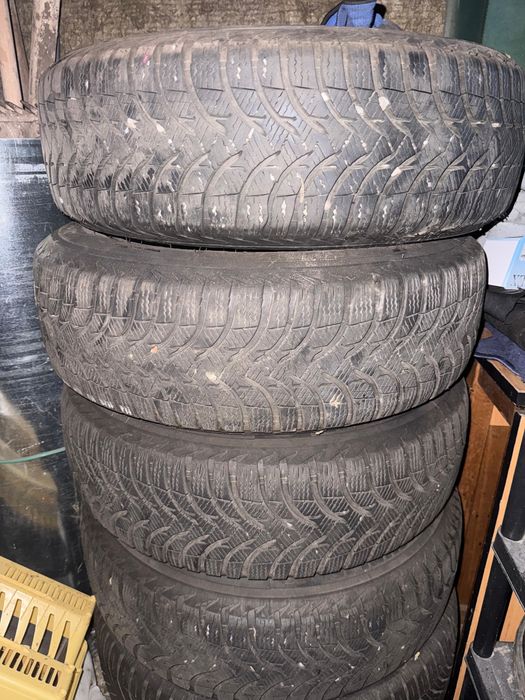 Vând cauciucuri de iarnă ranforsate Michelin