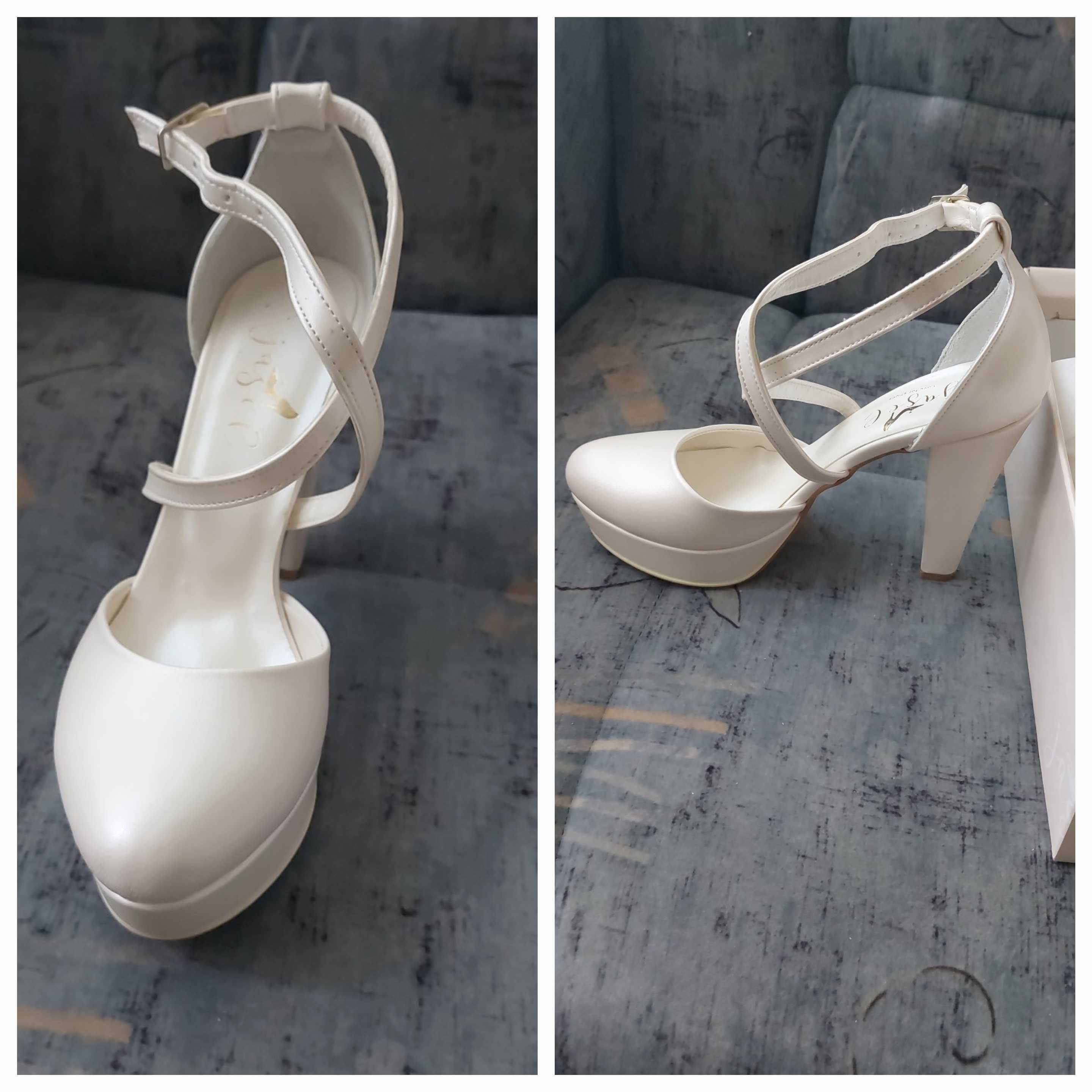 Vand rochie mireasa si accesorii
