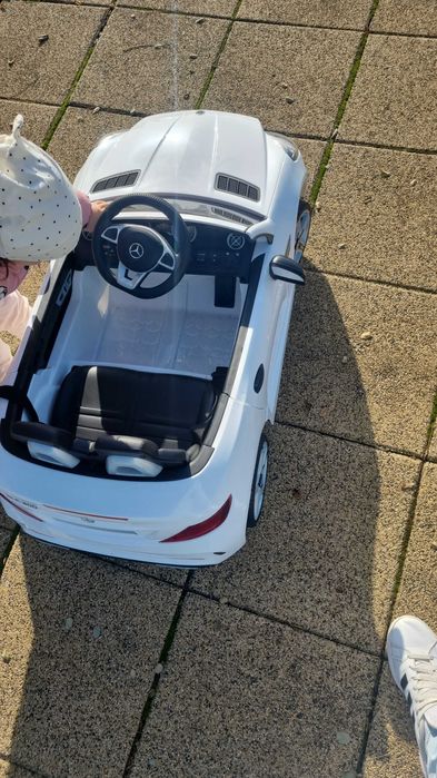 Vând masinuta pentru copii cu telecomanda